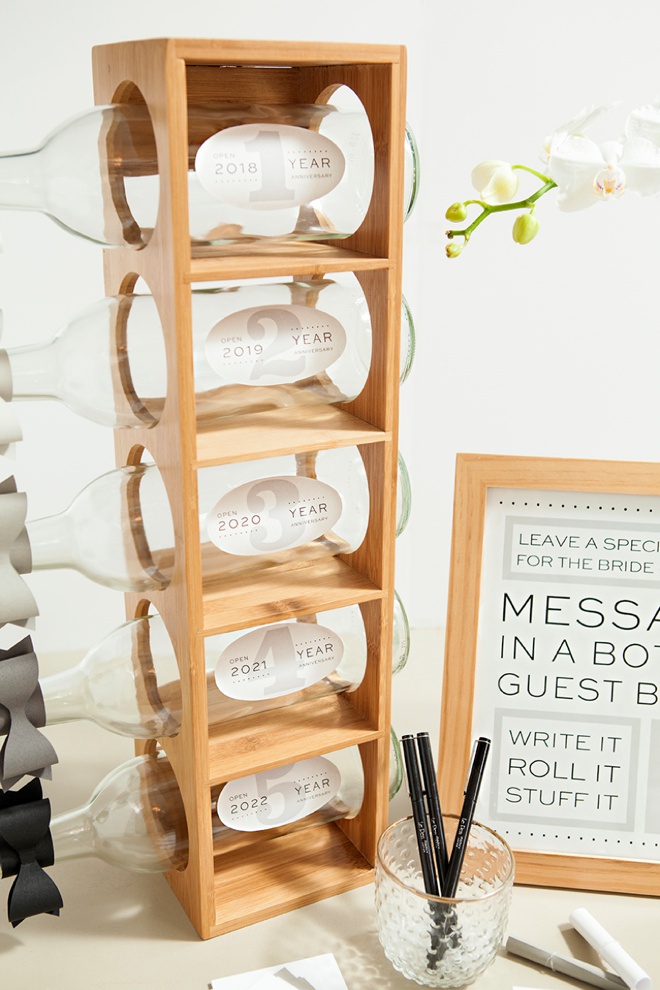 Awesome idea for a DIY message in a bottle, wedding guest book with FREE printables!