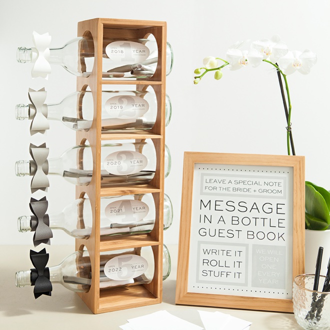 Awesome idea for a DIY message in a bottle, wedding guest book with FREE printables!