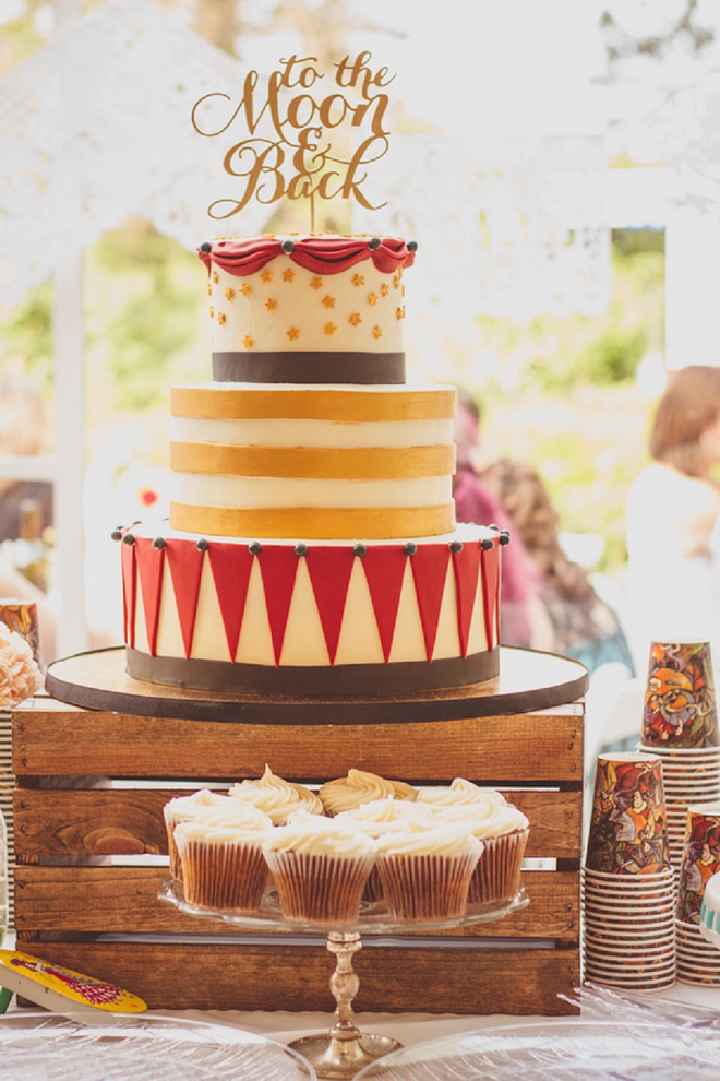 We're loving this fun, vintage carnival style wedding and gorgeous cake!