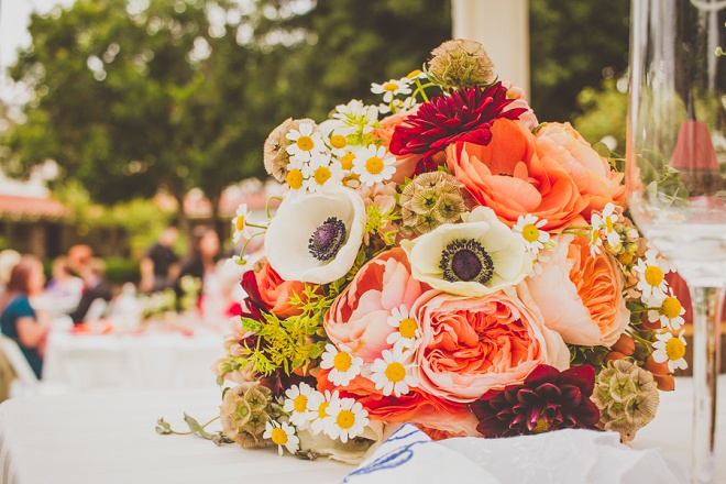 Bright and gorgeous wedding bouquet! Swoon!