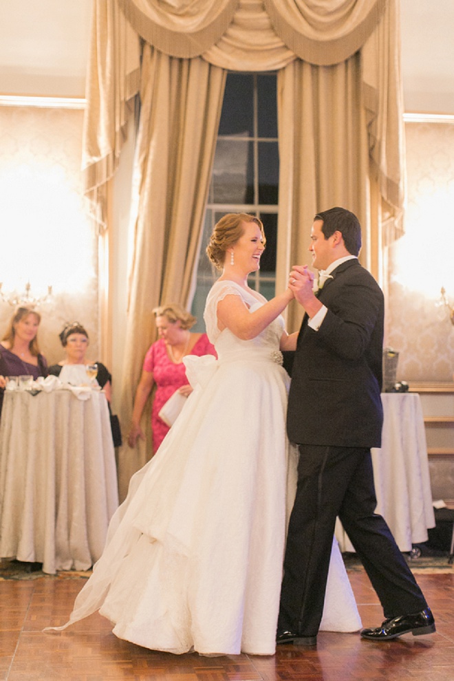 Sweet first dance as husband and wife! Swoon!