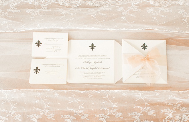 We're loving this gorgeous invitation suite!