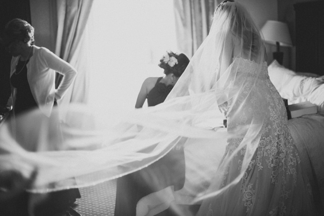 We love this bride's gorgeous veil!
