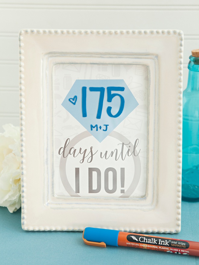 Adorable DIY wedding countdown sign with free printables!