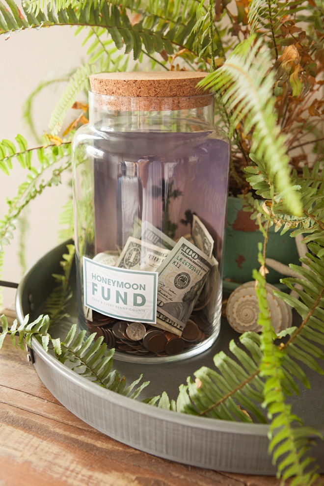 This Honeyfund Photo Jar is easy to make and has free printables!