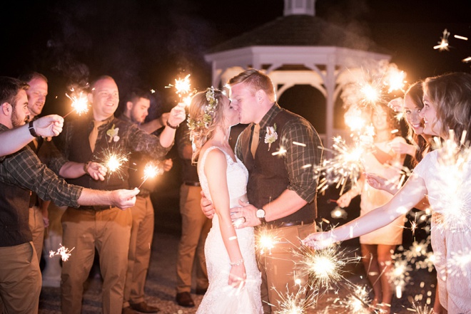 How darling is this gorgeous spring farm DIY wedding!