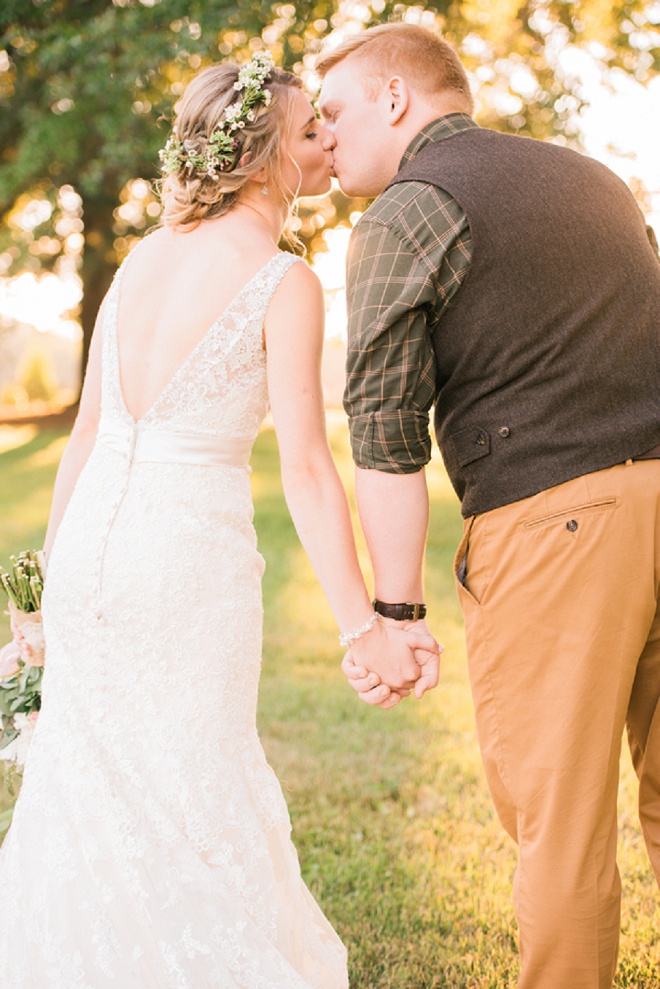 How darling is this gorgeous spring farm DIY wedding!