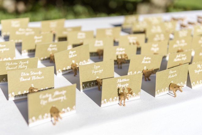 How darling are these gold animal place card holders? Love!