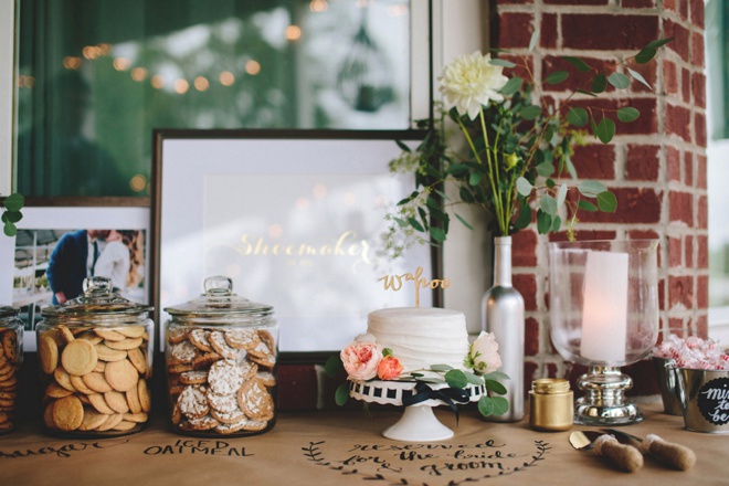 Awesome DIY idea for using a Sharpie on kraft paper for wedding table signage and decor!