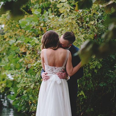 We LOVE this gorgeous backyard lakeside DIY wedding!