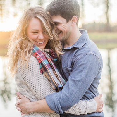 We love this dreamy lakeside engagement!