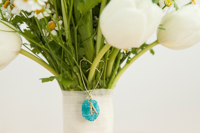 How cute are these DIY bouquet charms, one for each bridesmaid and the bride!