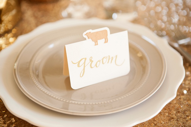 Darling DIY idea for wedding seating cards with each guests choice of entrée!