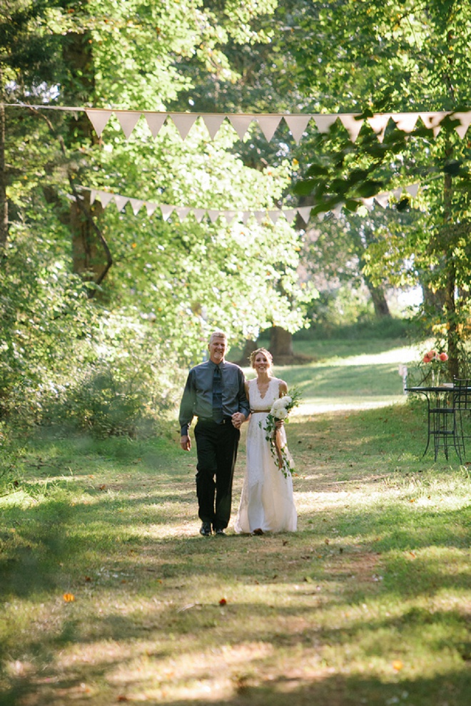 We love this gorgeous boho backyard wedding!