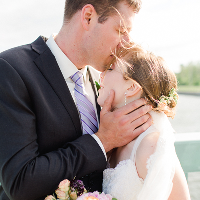 How dreamy is this gorgeous outdoor Canadian wedding?! Swoon!