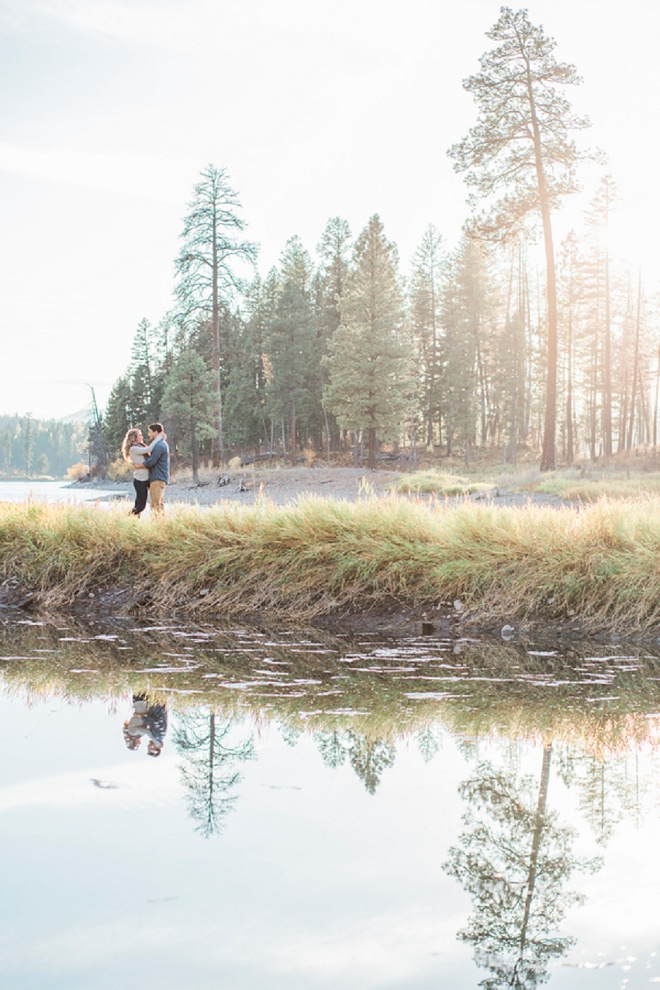 How darling is this couple and their lakeside engagement? Love!