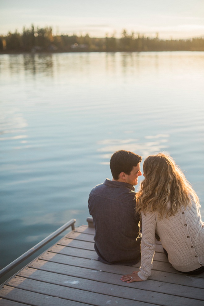 Swooning over this gorgeous lakeside engagement!