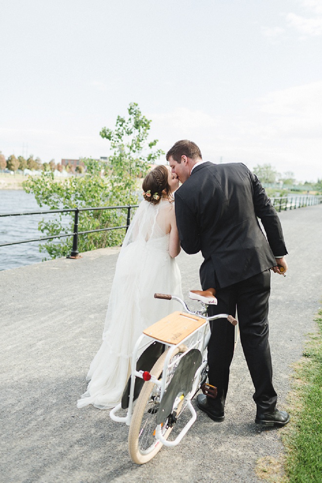 Swooning over these gorgeous and fun bicycle Bride and Groom shots!