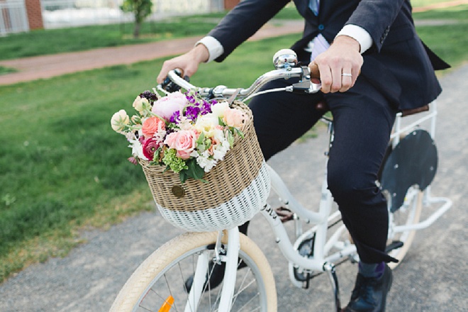 Swooning over these gorgeous and fun bicycle Bride and Groom shots!