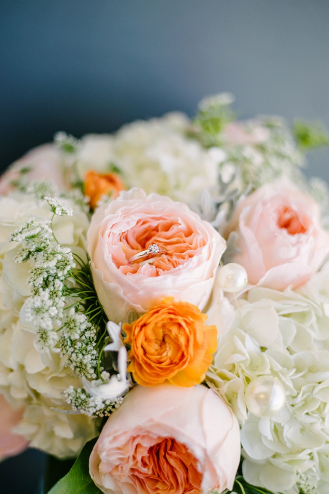 How beautiful is this garden rose bouquet and ring shot?! Swoon!