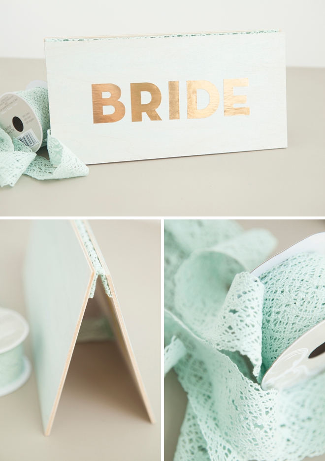 Using ribbon as hinges on these DIY wedding signs is a genius idea!