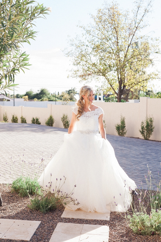 We're loving this gorgeous Bride's wedding style and bouquet!