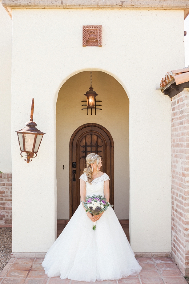 We're loving this gorgeous Bride's wedding style and bouquet!