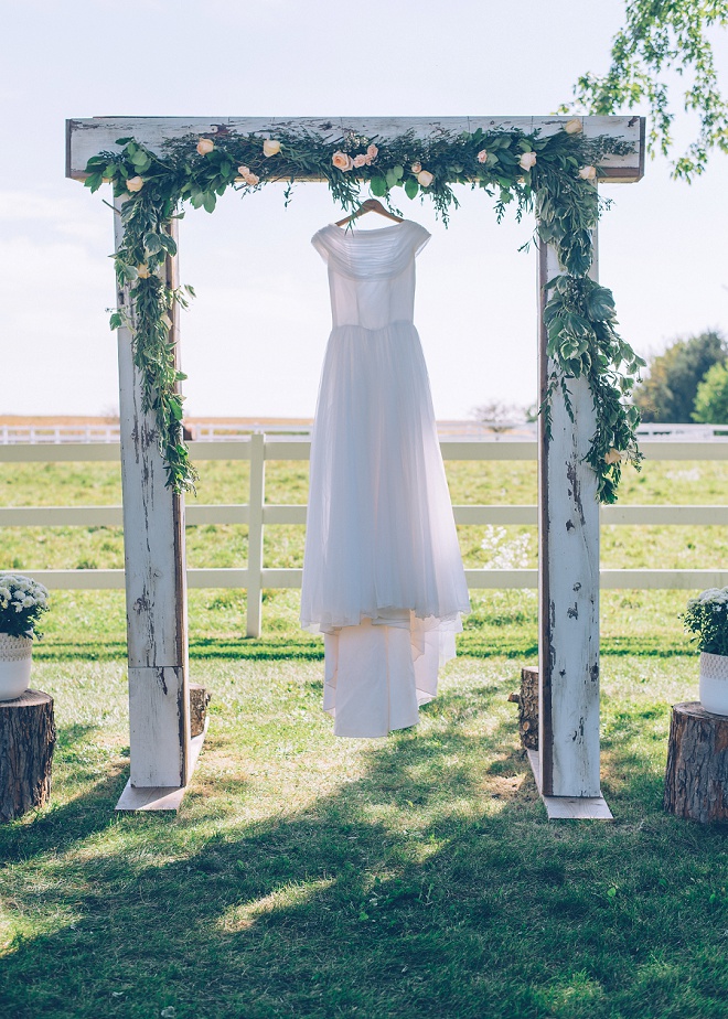 We're swooning over this Bride's vintage wedding dress at this gorgeous outdoor DIY wedding!