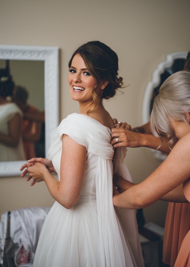 Loving this Bride's classic style wearing her Grandmothers wedding dress. So gorgeous!