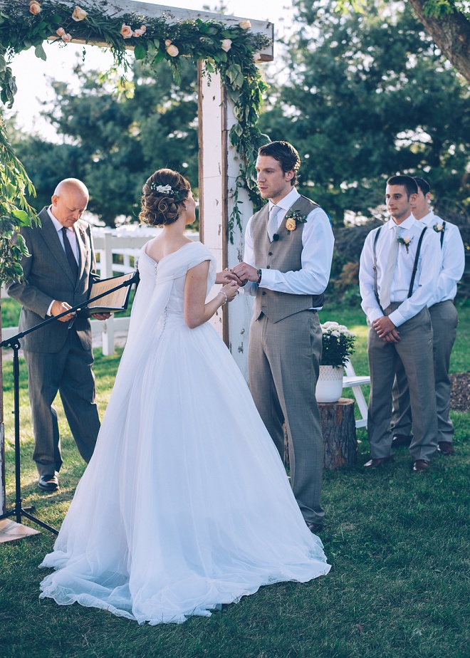 We're swooning over this gorgeous outdoor barn wedding ceremony!
