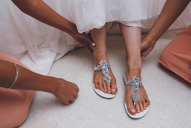 Loving this Bride's fun flip flops for the big day!
