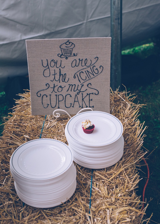 How darling is this dessert bar wedding sign? Loving all of the personalized details!