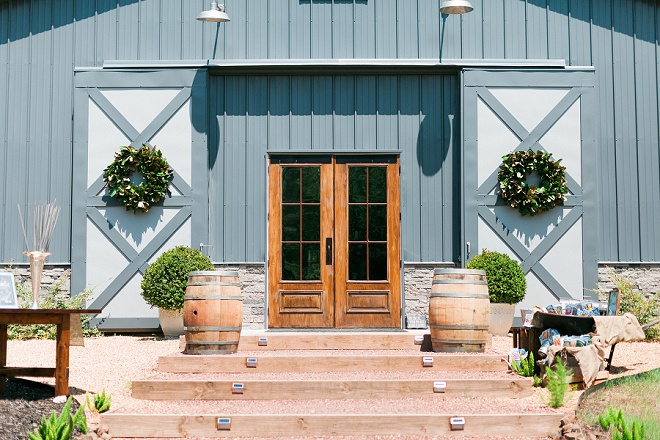 How dreamy is this gorgeous reception barn venue?! We're in love!