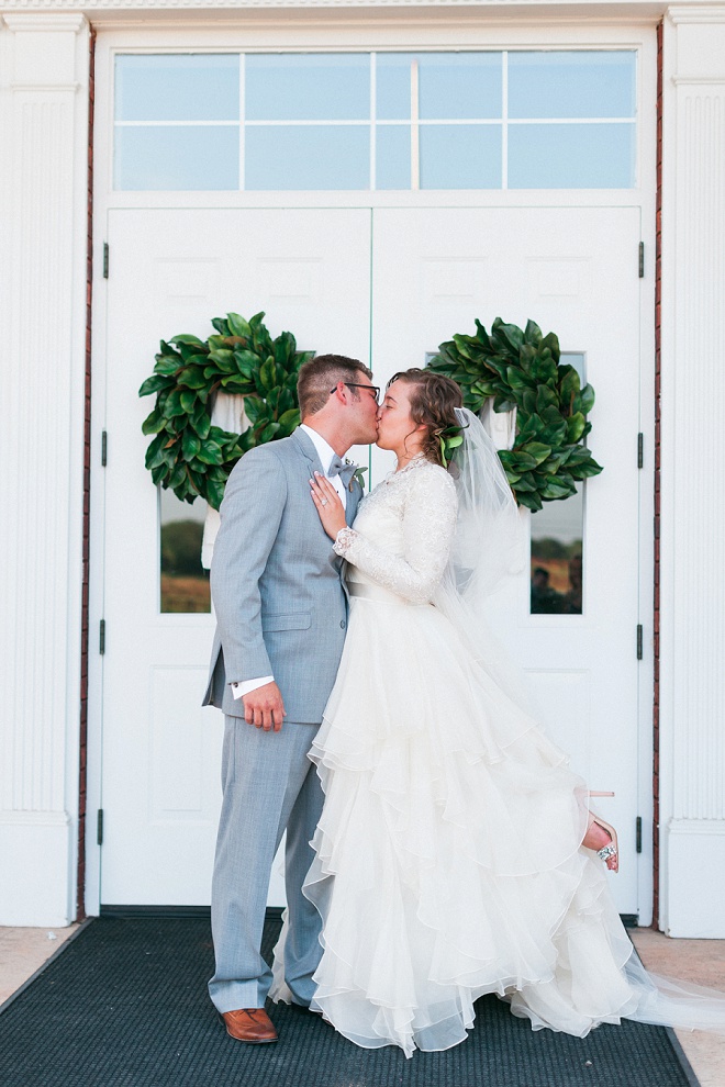How dreamy is this gorgeous white church boho wedding?! Swoon!