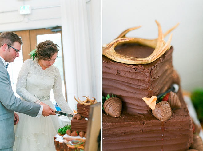 How fun is this gorgeous Groomsmen cake decorated with antlers? Swoon!