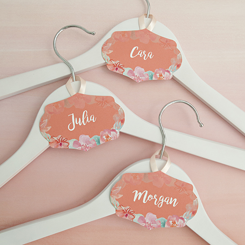 GLAM UP YOUR BRIDAL GOWN HANGERS WITH THESE BREATHTAKING DIY IDEAS