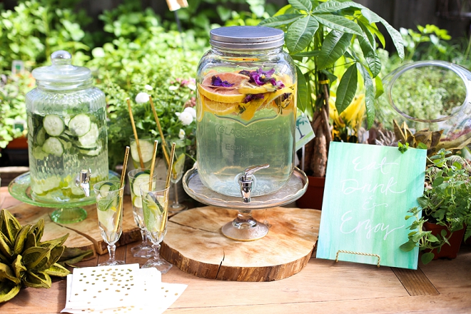 How gorgeous is this drink bar at this garden bridal shower?! Swoon!