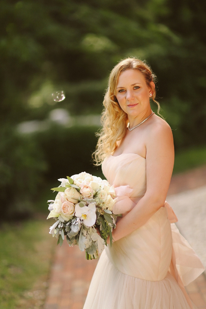 Loving this gorgeous Bride's blush dress and beautiful bouquet!