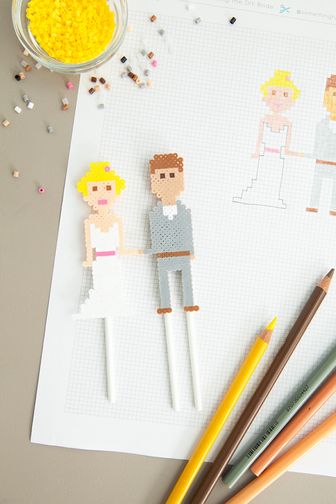 How cute are these mini perler bead wedding cake toppers! So easy to DIY!