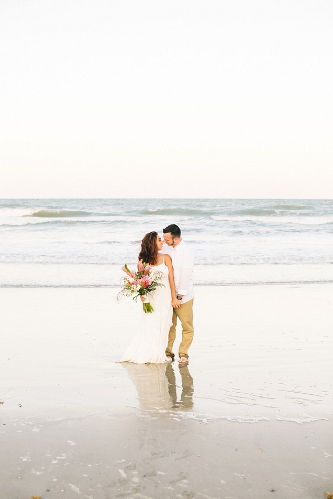 Swooning over this gorgeous anniversary shoot on the beach!