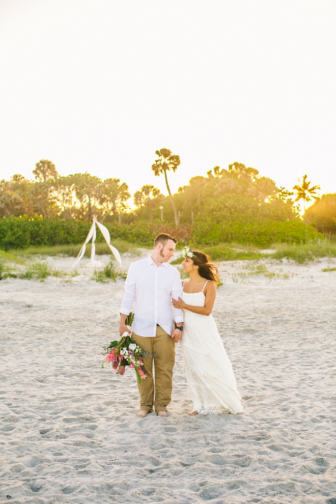 Swooning over this gorgeous anniversary shoot on the beach!