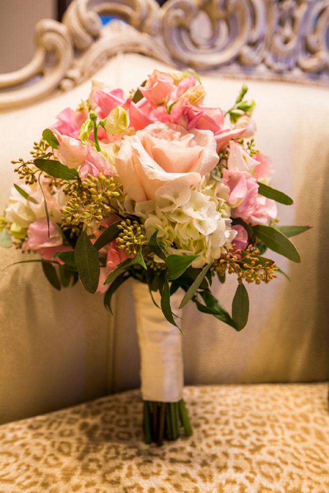 Loving this Bride's gorgeous and classic bouquet at this fun DIY wedding!