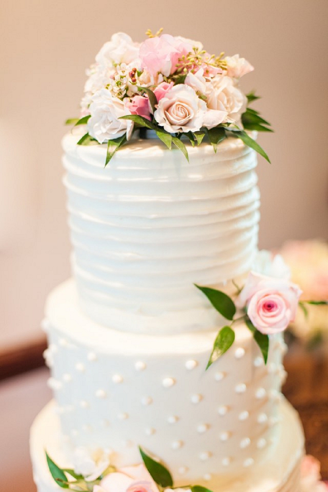 Beautiful and simplistic cake at this crafty country wedding!