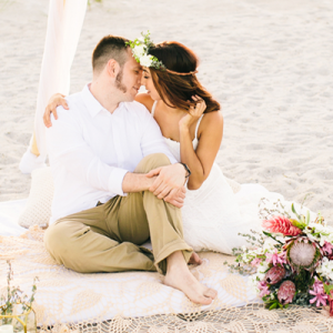 We're in love with this gorgeous beach anniversary!