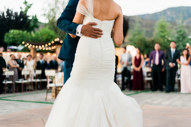 Swooning over this gorgeous Mr. and Mrs. first dance!