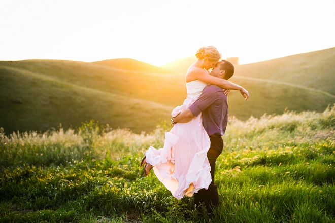 We're swooning over this super romantic mountainside engagement session!