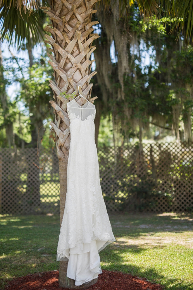Swooning over this Bride's gorgeous wedding dress!