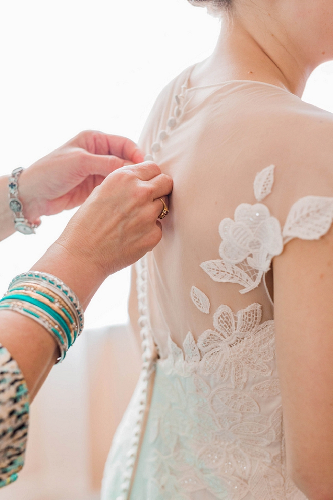 We're in love with this stunning Bride getting ready for her big day!