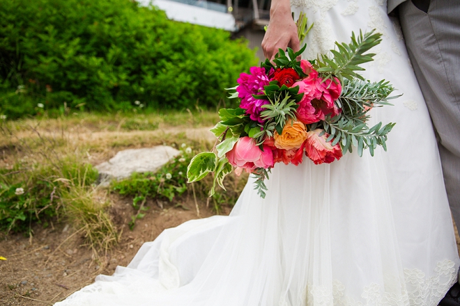 Swooning over this gorgeous bright and colorful bouquet!!