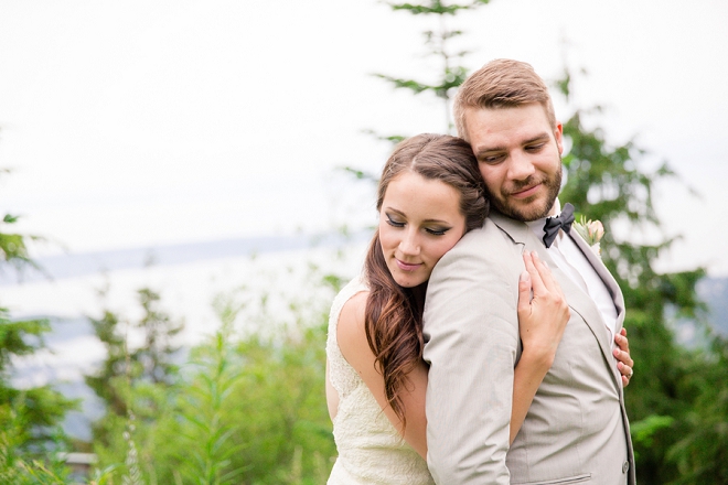 We're crushing on this gorgeous mountainside affair in Vancouver!